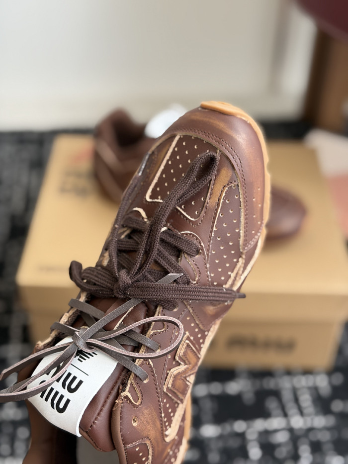 M1um1u SNEAKER