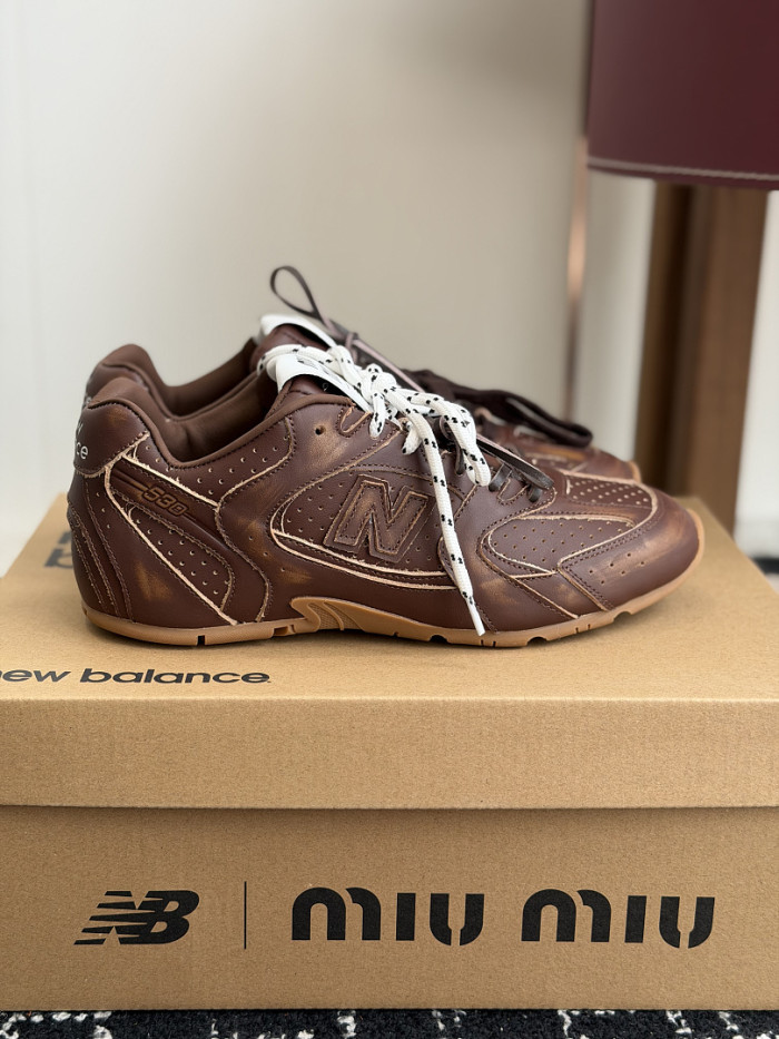 M1um1u SNEAKER