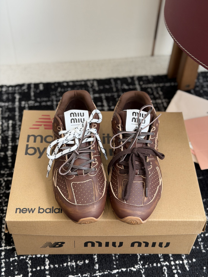 M1um1u SNEAKER