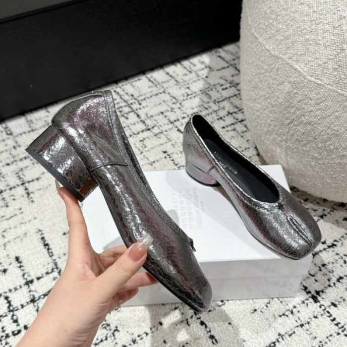 ma*s*n Ma*i*la tabi shoes (heels)