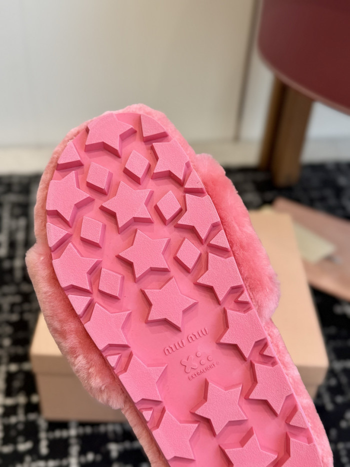 M1um1u Sandals
