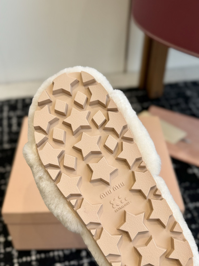 M1um1u Sandals