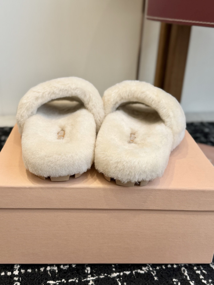 M1um1u Sandals