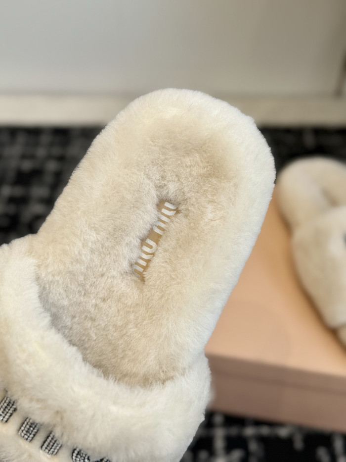 M1um1u Sandals