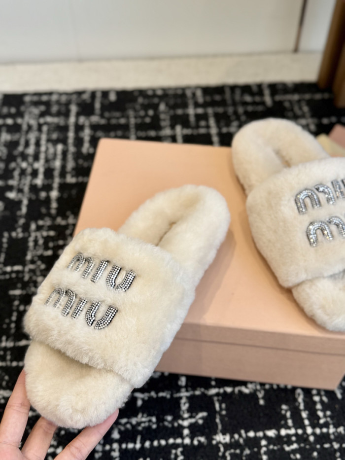M1um1u Sandals