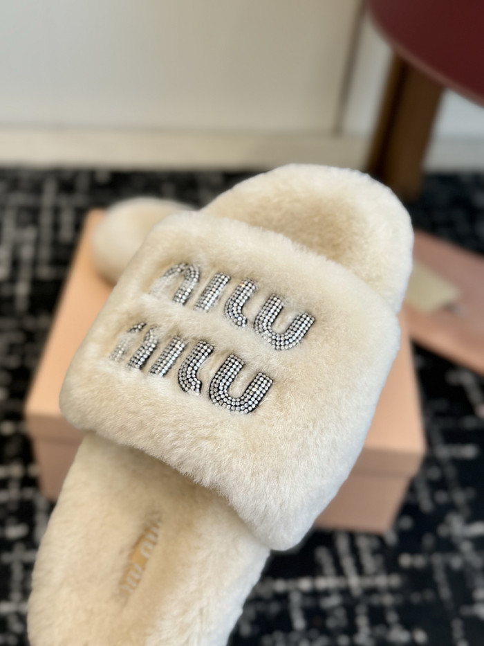 M1um1u Sandals