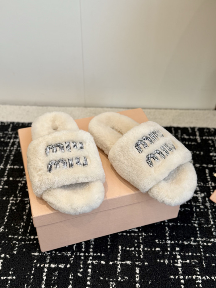 M1um1u Sandals