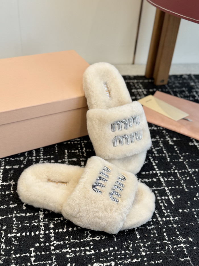 M1um1u Sandals