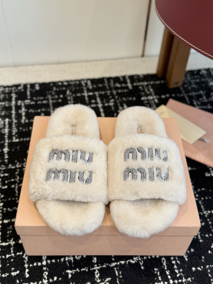 M1um1u Sandals