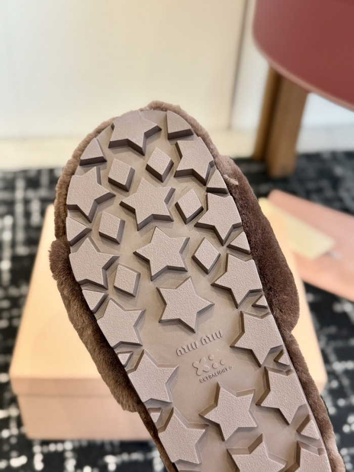 M1um1u Sandals