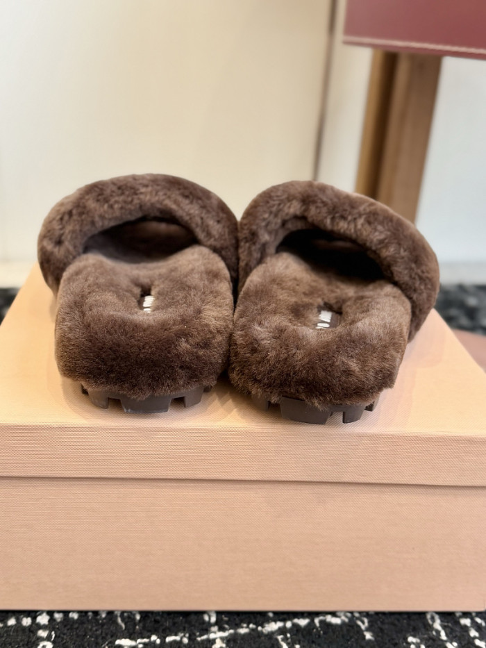 M1um1u Sandals