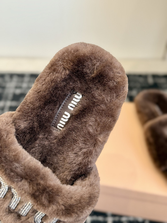 M1um1u Sandals