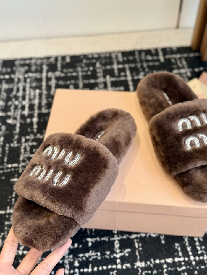 M1um1u Sandals