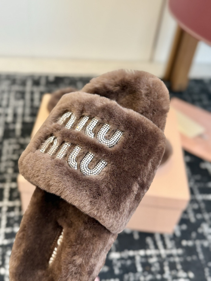 M1um1u Sandals