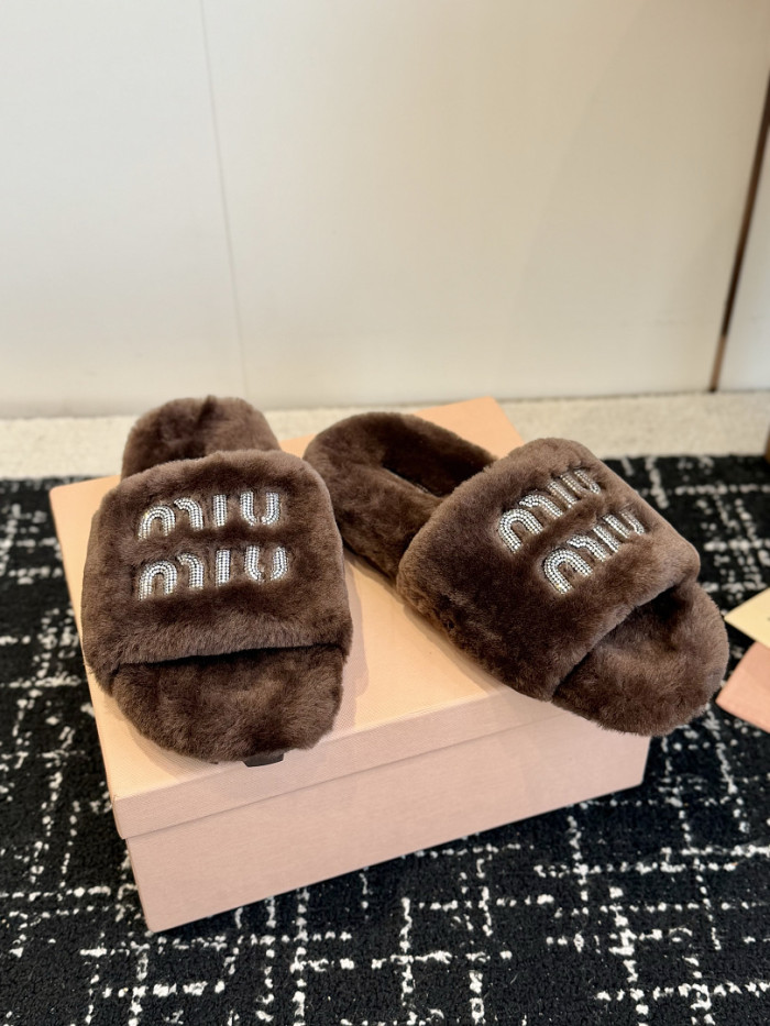 M1um1u Sandals