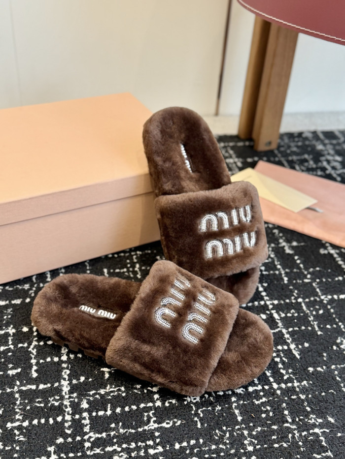 M1um1u Sandals