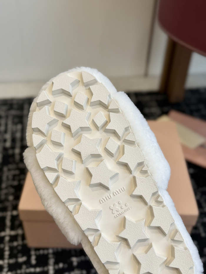 M1um1u Sandals