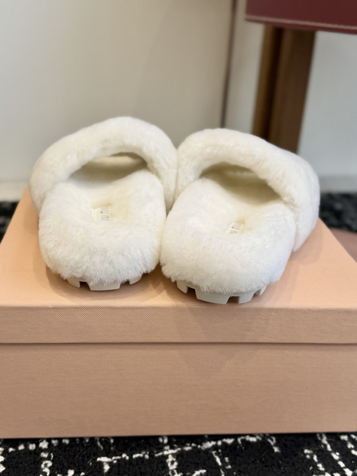 M1um1u Sandals