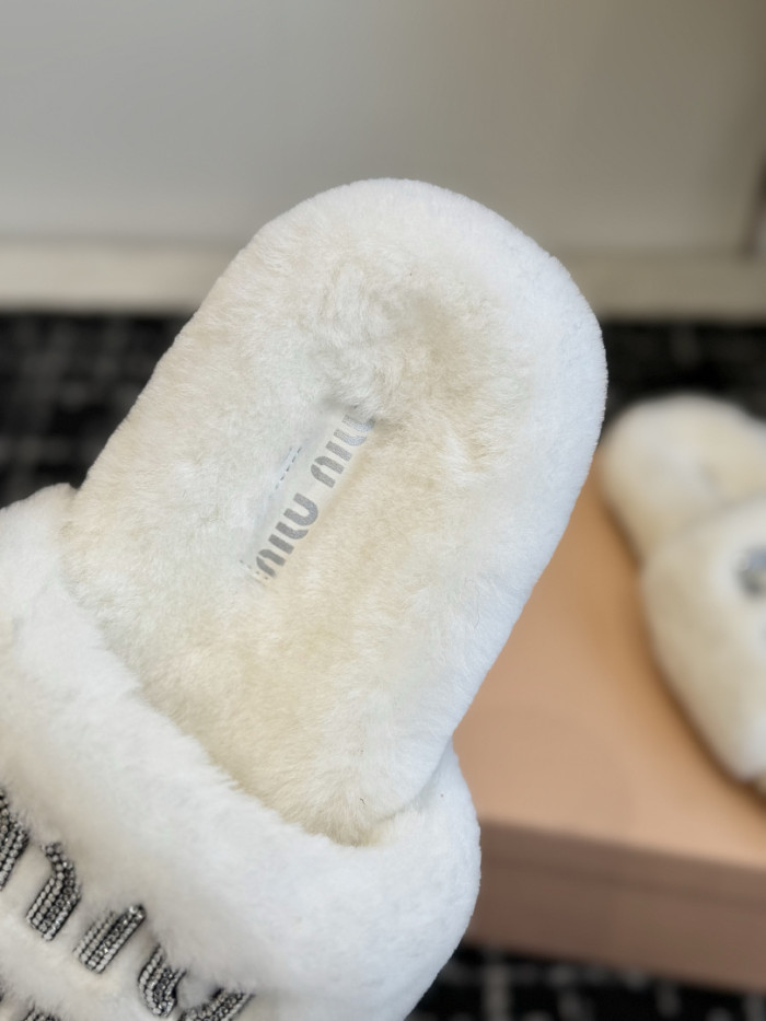 M1um1u Sandals