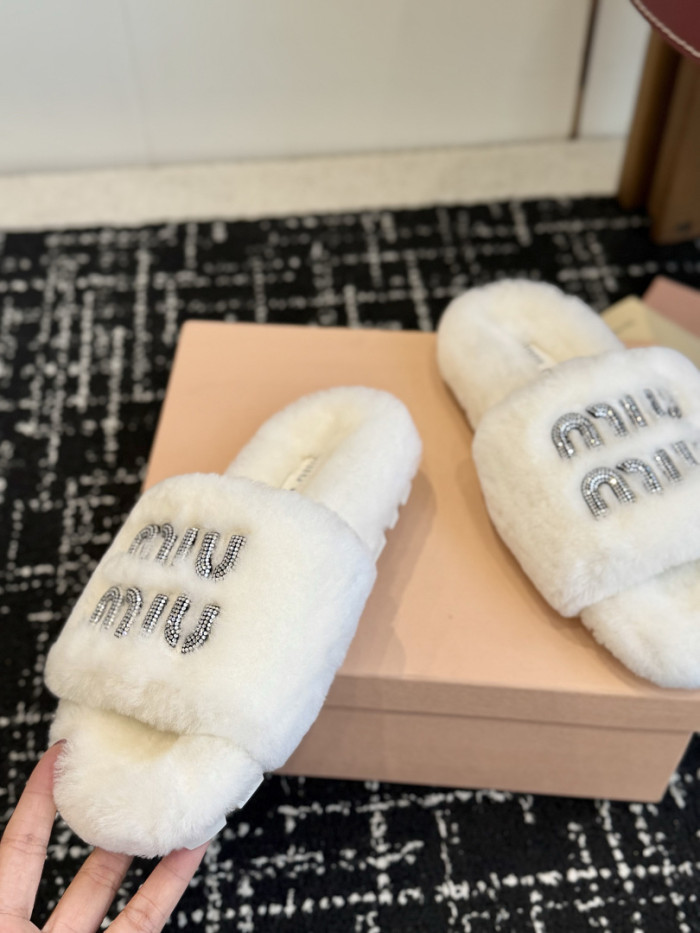 M1um1u Sandals
