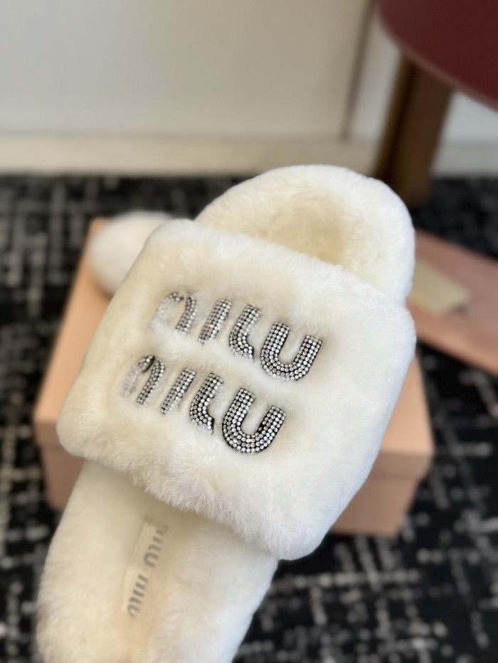 M1um1u Sandals