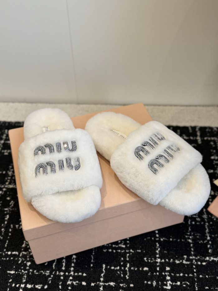 M1um1u Sandals