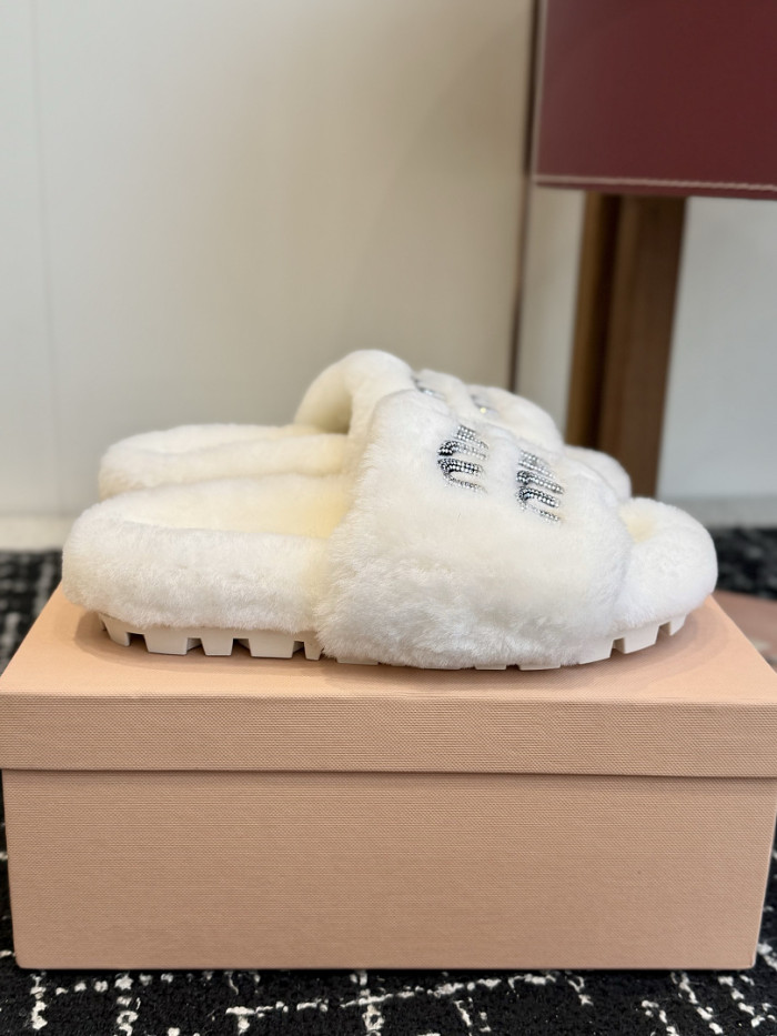 M1um1u Sandals