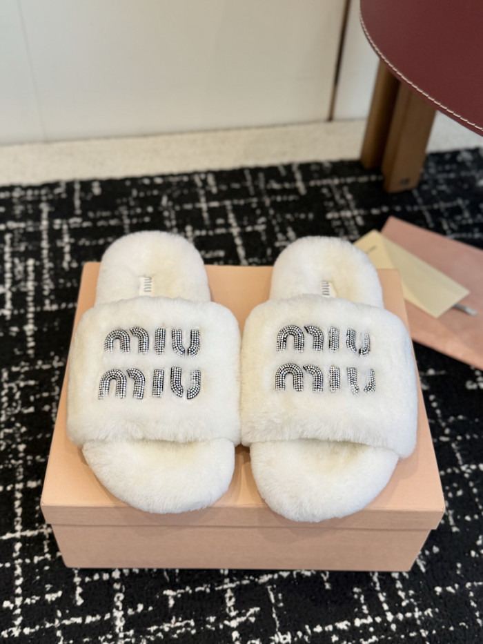 M1um1u Sandals