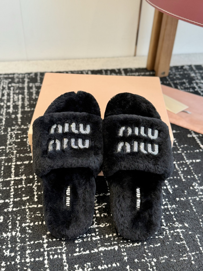 M1um1u Sandals