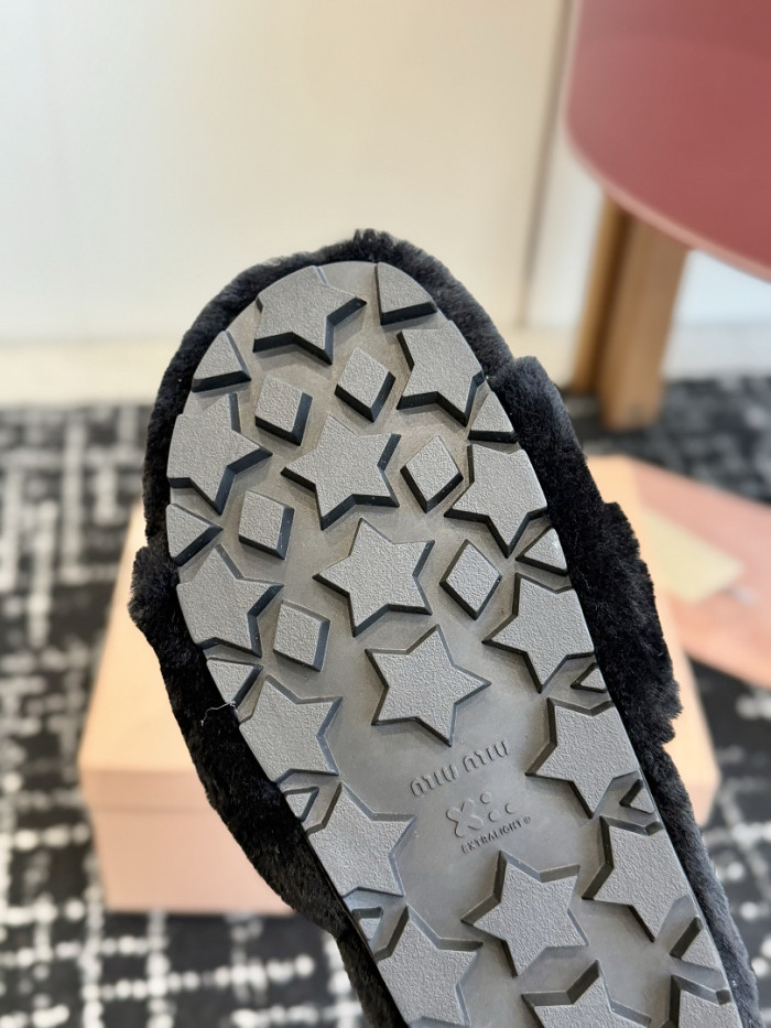 M1um1u Sandals