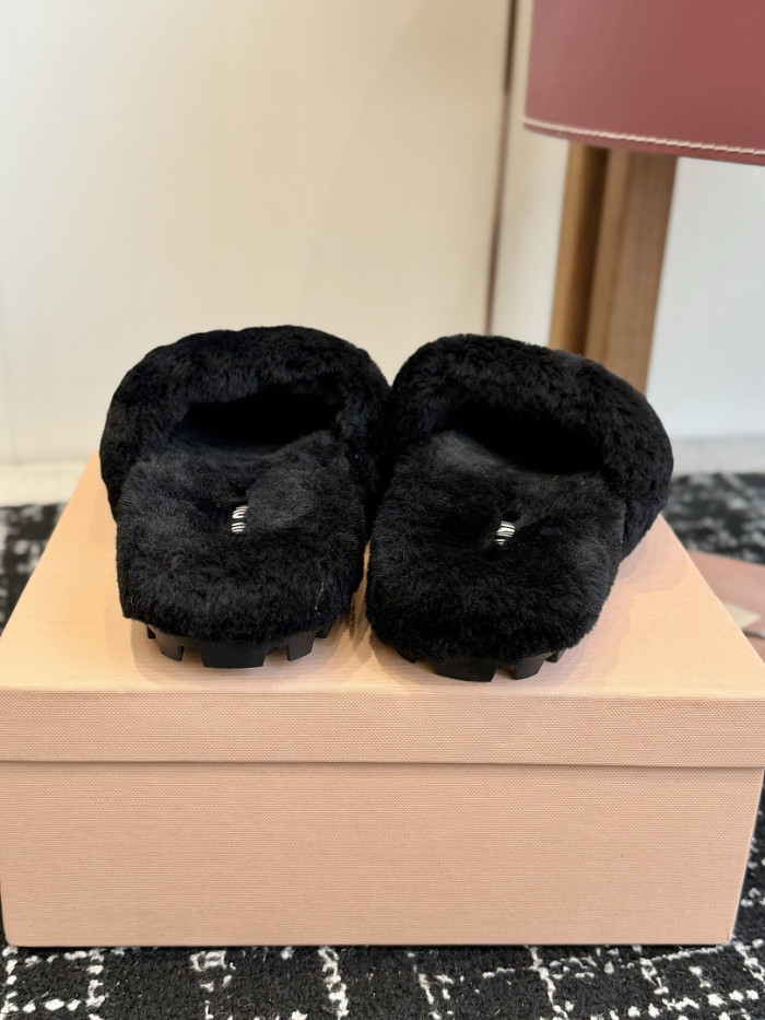 M1um1u Sandals