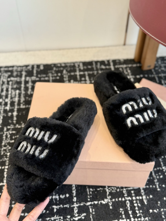 M1um1u Sandals