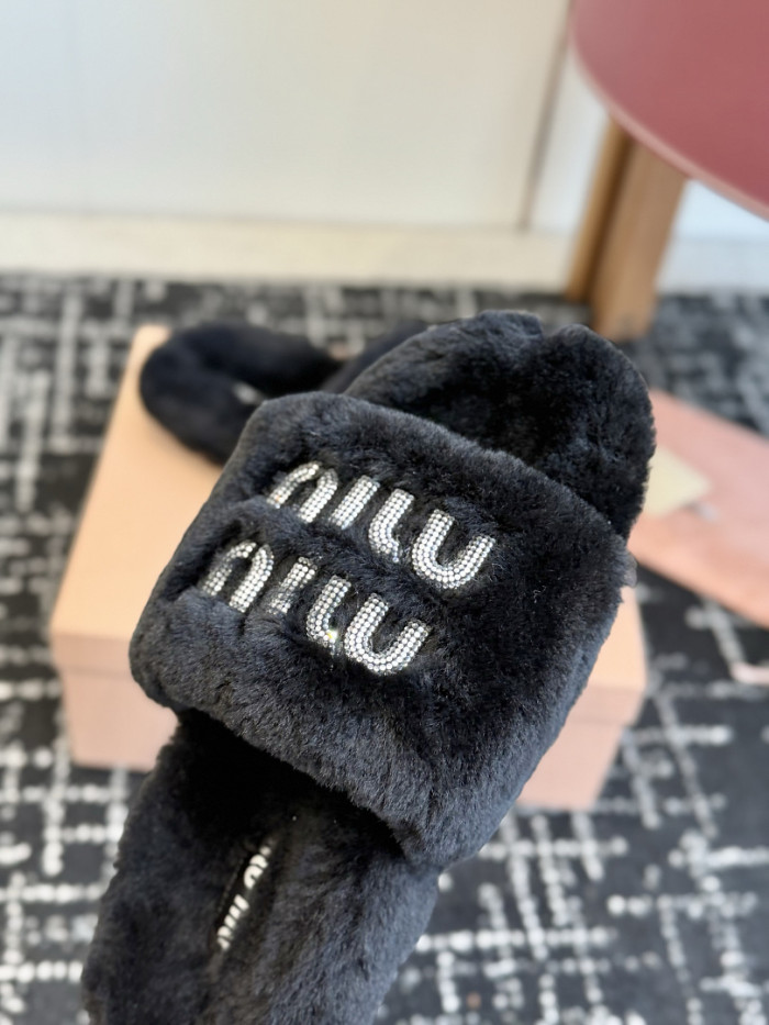 M1um1u Sandals