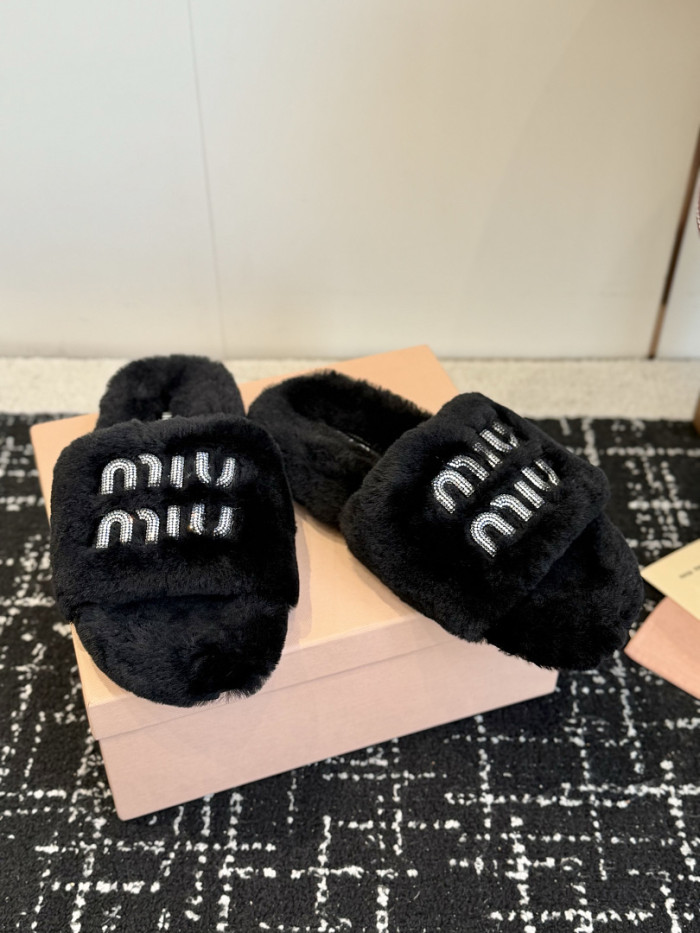 M1um1u Sandals