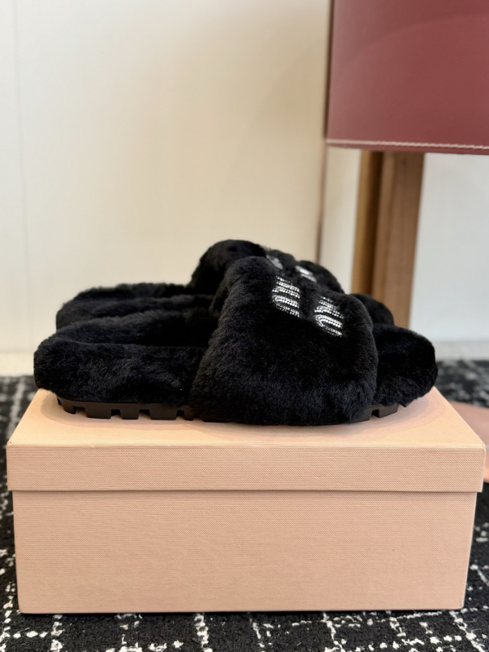 M1um1u Sandals