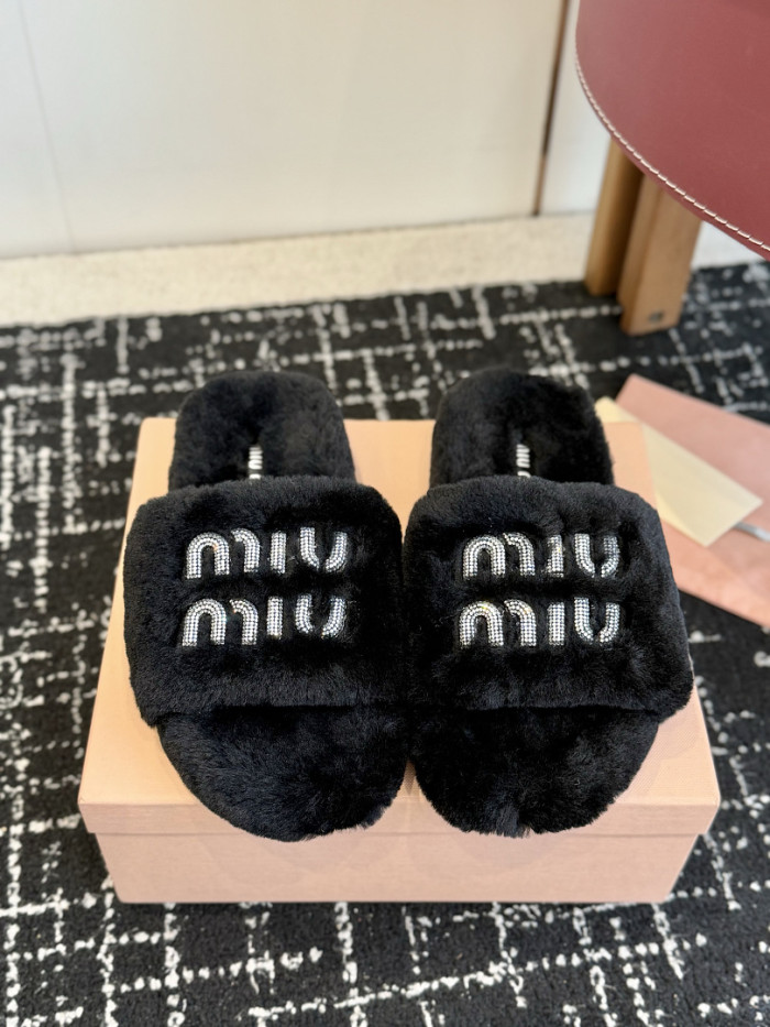 M1um1u Sandals