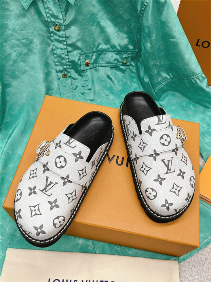 LV SANDALS
