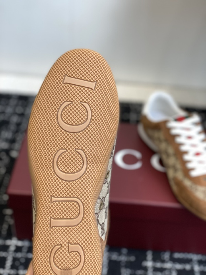 Gv*c Shift sneaker
