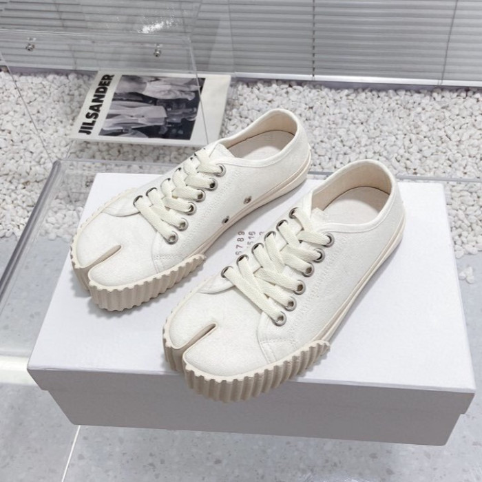 ma*s*n Ma*i*la tabi shoes