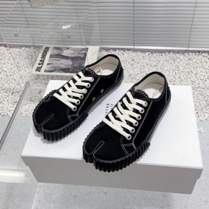 ma*s*n Ma*i*la tabi shoes