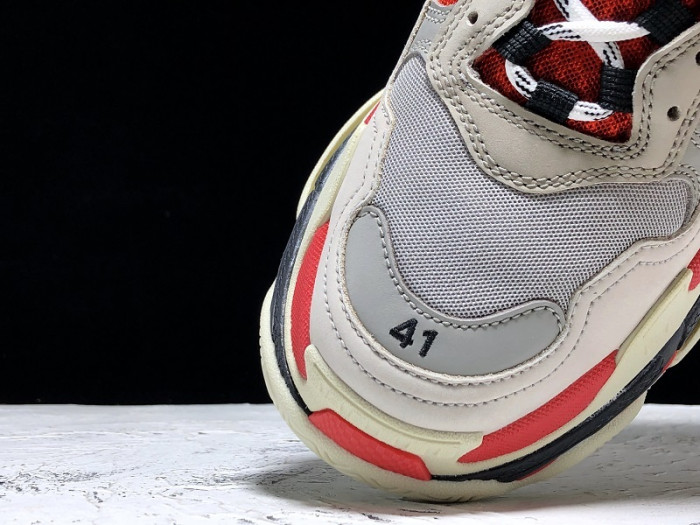 blcg triple s trainer grey red 536737 w09oh 6151