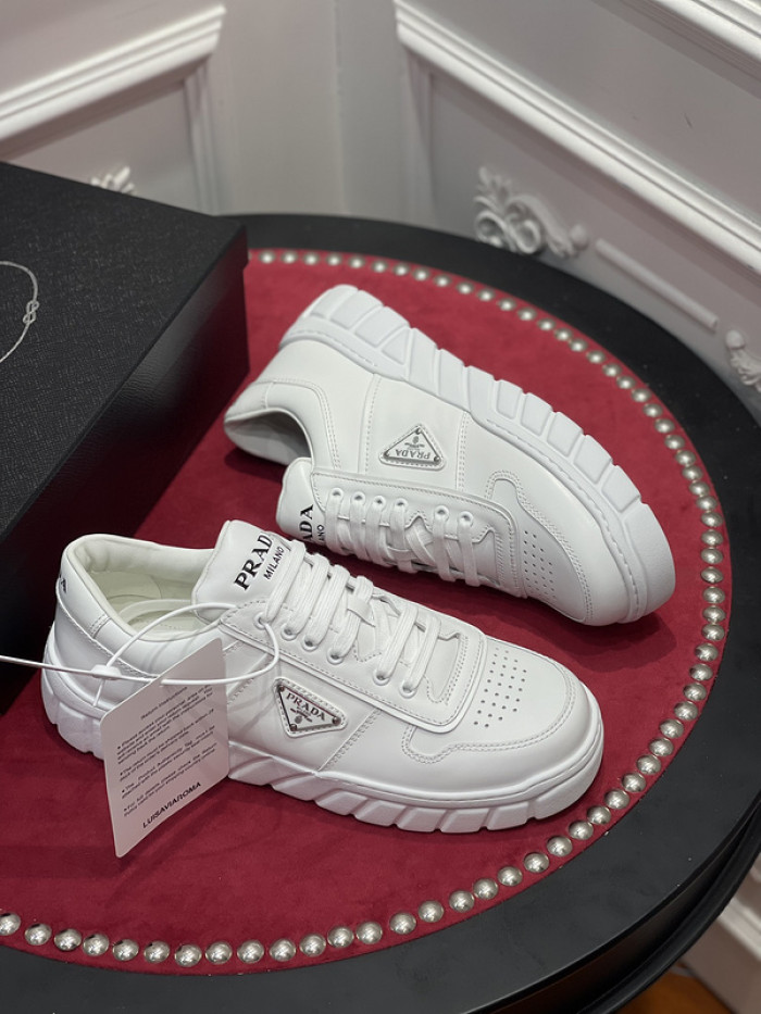 pra*a-monolith white