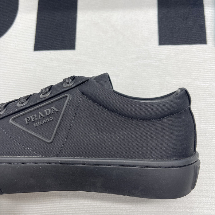 PRADA LOW TOP SNEAKE