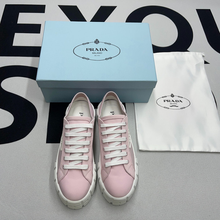 pra*a low top sneake