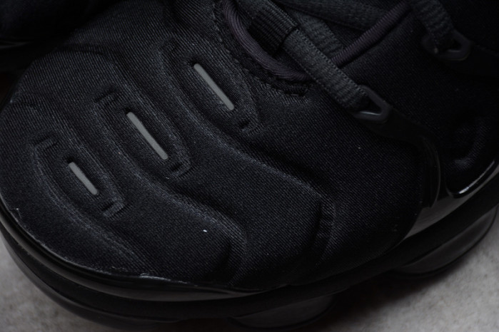 nike air vapormax plus triple black 924453-004