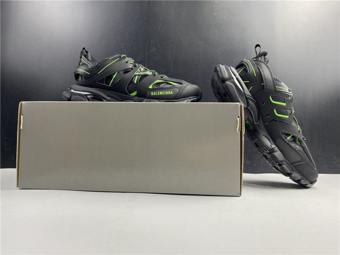 blcg track trainer black green 542436 w2la1 2042
