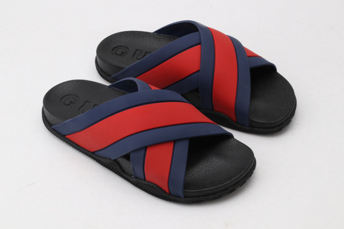 G*u*i sandals