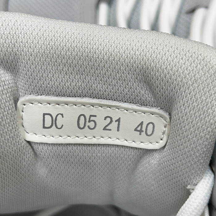 D*or b30 sneaker