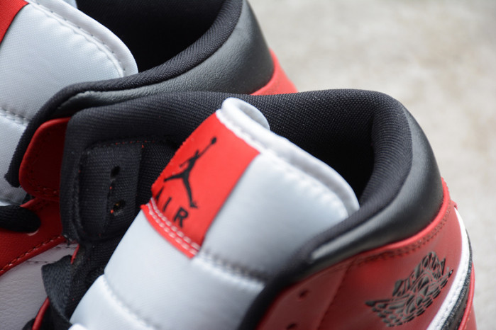 air jordan 1 mid chicago toe 554724-069