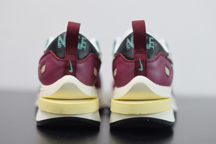 nike vaporwaffle sacai villain red neptune green dd3035-200